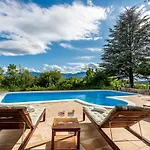 빌라 Casa Di Oliva-house With Heated Pool & Jacuzzi In Trilj, Croatia 트릴리