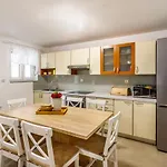 Casa Di Oliva-house With Heated Pool & Jacuzzi In Trilj, Croatia 빌라 *