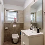 Casa Di Oliva-house With Heated Pool & Jacuzzi In Trilj, Croatia 빌라 트릴리