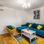 Casa Di Oliva-house With Heated Pool & Jacuzzi In Trilj, Croatia 빌라 *
