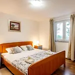 Casa Di Oliva-house With Heated Pool & Jacuzzi In Trilj, Croatia * 트릴리