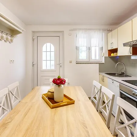 Vila Casa Di Oliva-house With Heated Pool & Jacuzzi In Trilj, Croatia Trilj