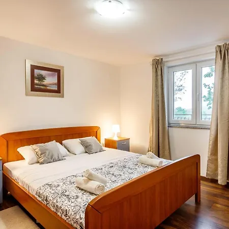 Casa Di Oliva-house With Heated Pool & Jacuzzi In Trilj, Croatia * Trilj