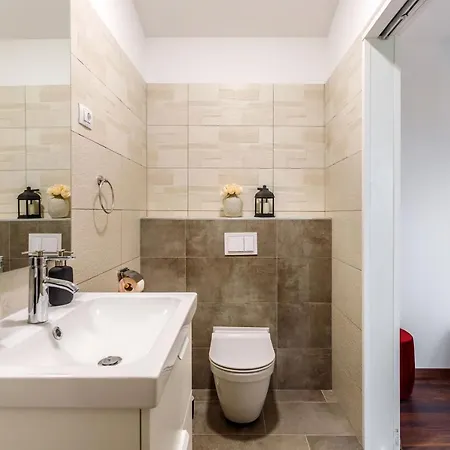 Vila Casa Di Oliva-house With Heated Pool & Jacuzzi In Trilj, Croatia