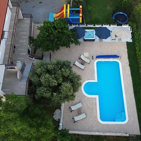 Casa Di Oliva-house With Heated Pool & Jacuzzi In Trilj, Croatia *