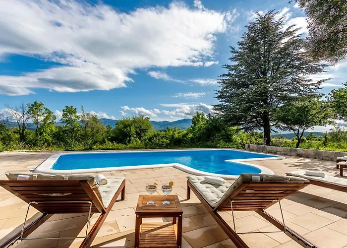 Villa Casa Di Oliva-house With Heated Pool & Jacuzzi In Trilj, Croatia Trilj