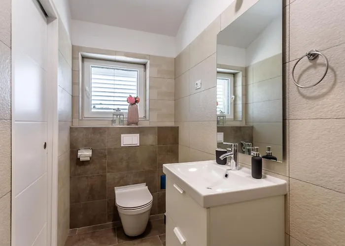 Casa Di Oliva-house With Heated Pool & Jacuzzi In Trilj, Croatia Villa Trilj