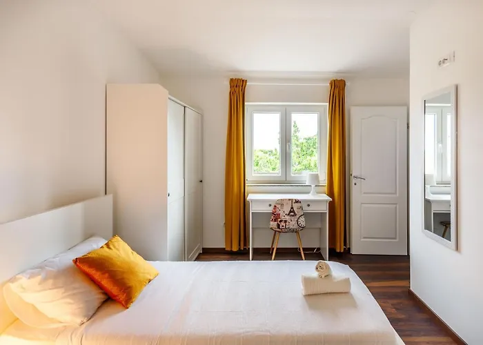 Casa Di Oliva-house With Heated Pool & Jacuzzi In Trilj, Croatia Villa Trilj