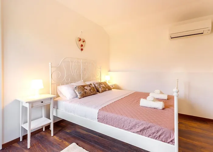 Casa Di Oliva-house With Heated Pool & Jacuzzi In Trilj, Croatia Villa *