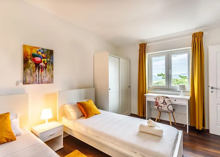 Villa Casa Di Oliva-house With Heated Pool & Jacuzzi In Trilj, Croatia