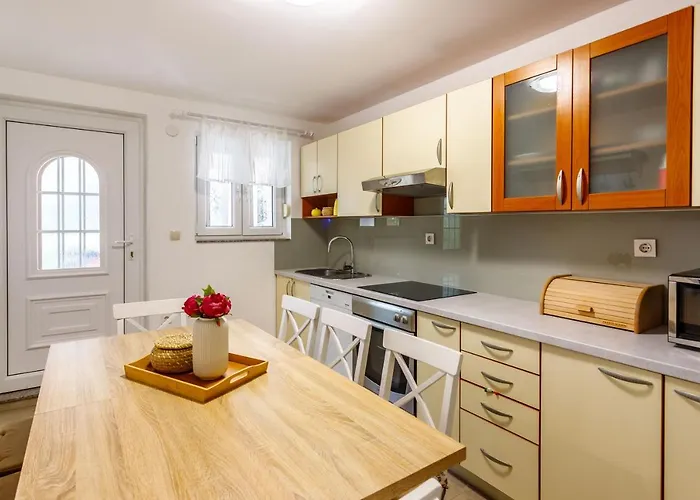 Casa Di Oliva-house With Heated Pool & Jacuzzi In Trilj, Croatia * Trilj