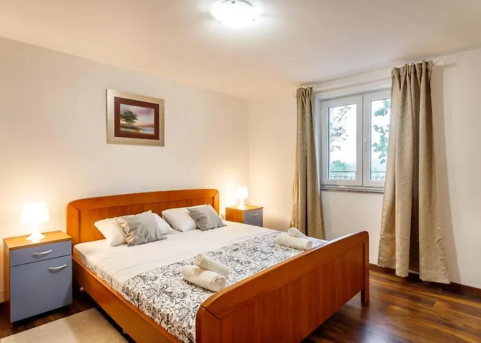 Casa Di Oliva-house With Heated Pool & Jacuzzi In Trilj, Croatia * Trilj