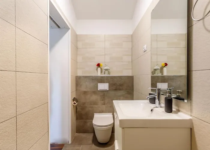 Villa Casa Di Oliva-house With Heated Pool & Jacuzzi In Trilj, Croatia