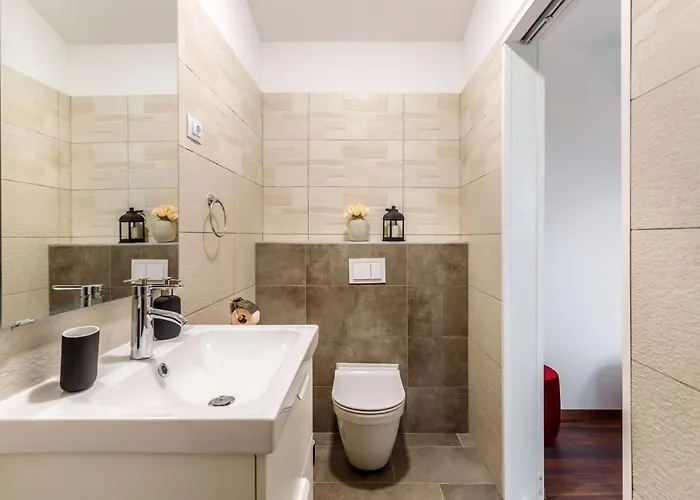 Villa Casa Di Oliva-house With Heated Pool & Jacuzzi In Trilj, Croatia