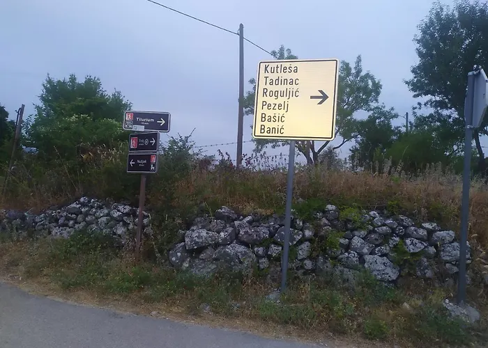 Casa Di Oliva-house With Heated Pool & Jacuzzi In Trilj, Croatia Trilj